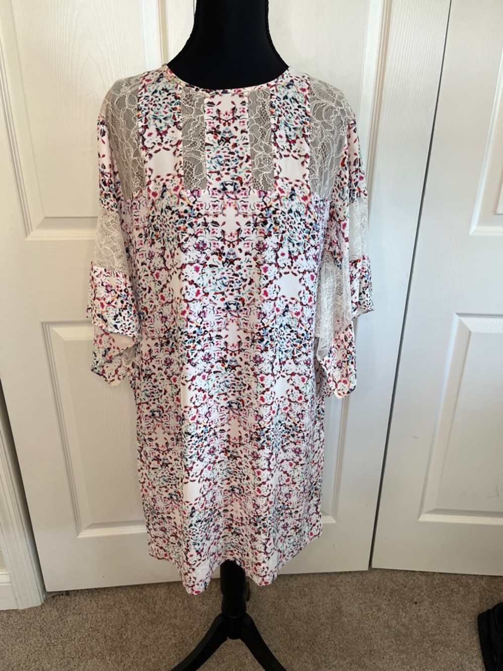 BCBGMaxAzria Cream Boho Floral Dress Lace Inset Size Extra Small